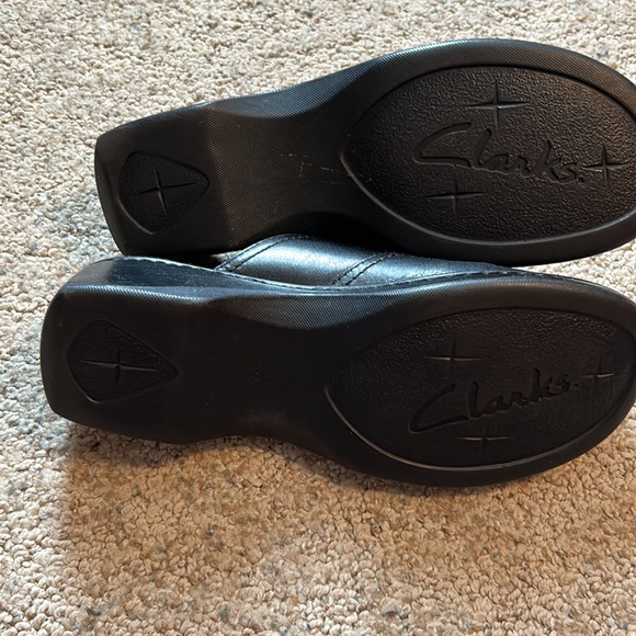 Clarks - Picture 3 of 4